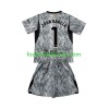 FC Barcelona Joan Garcia 1 Målmand Børn Udebane Fodboldsæt 2026-27 S/S (+ Korte bukser) FC Barcelona Joan Garcia 1 Målmand Børn Udebane Fodboldsæt 2026-27 S/S (+ Korte bukser)